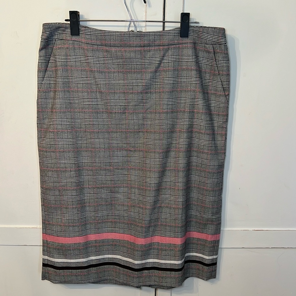 Halogen pencil skirt in glen plaid size 14